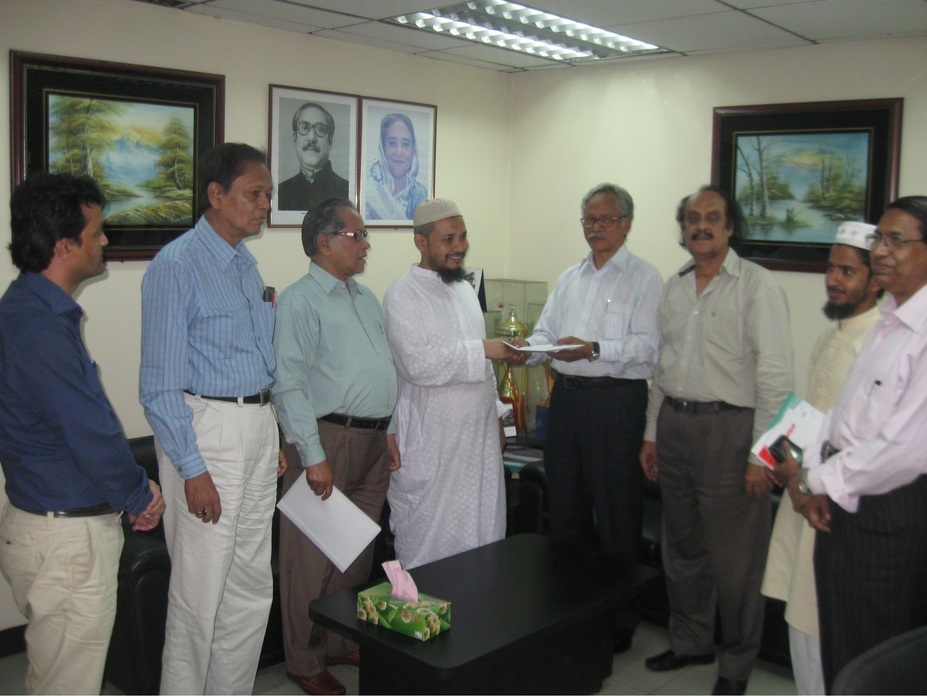 Handover of eBooks for ASA University Bangladesh e-Library to Vice-Chancellor Prof Dr Dalem Chandra Barman
